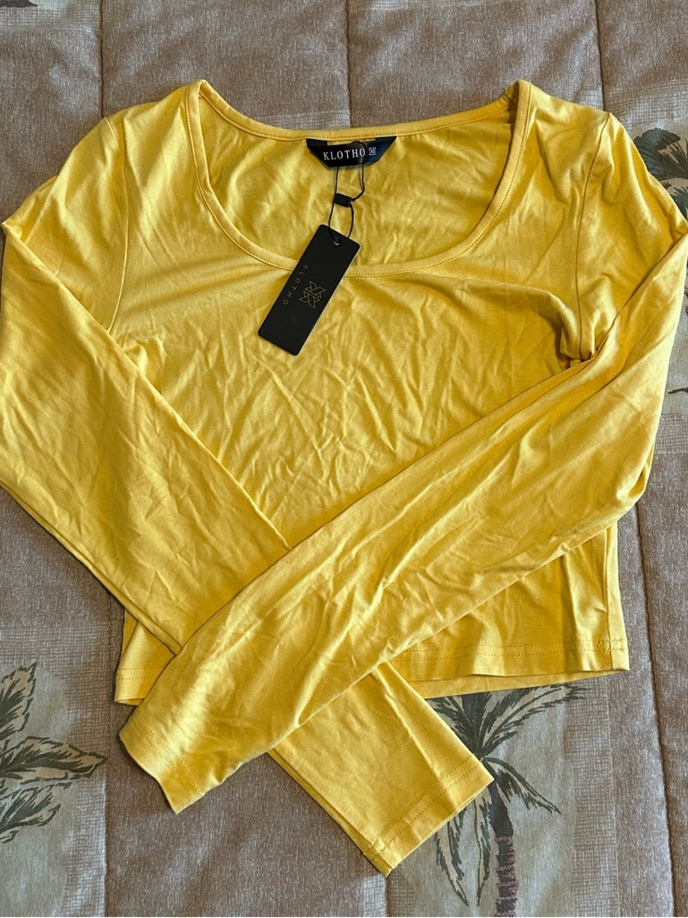 Klotho Yellow Scoop-Neck Long Sleeve Crop Top
